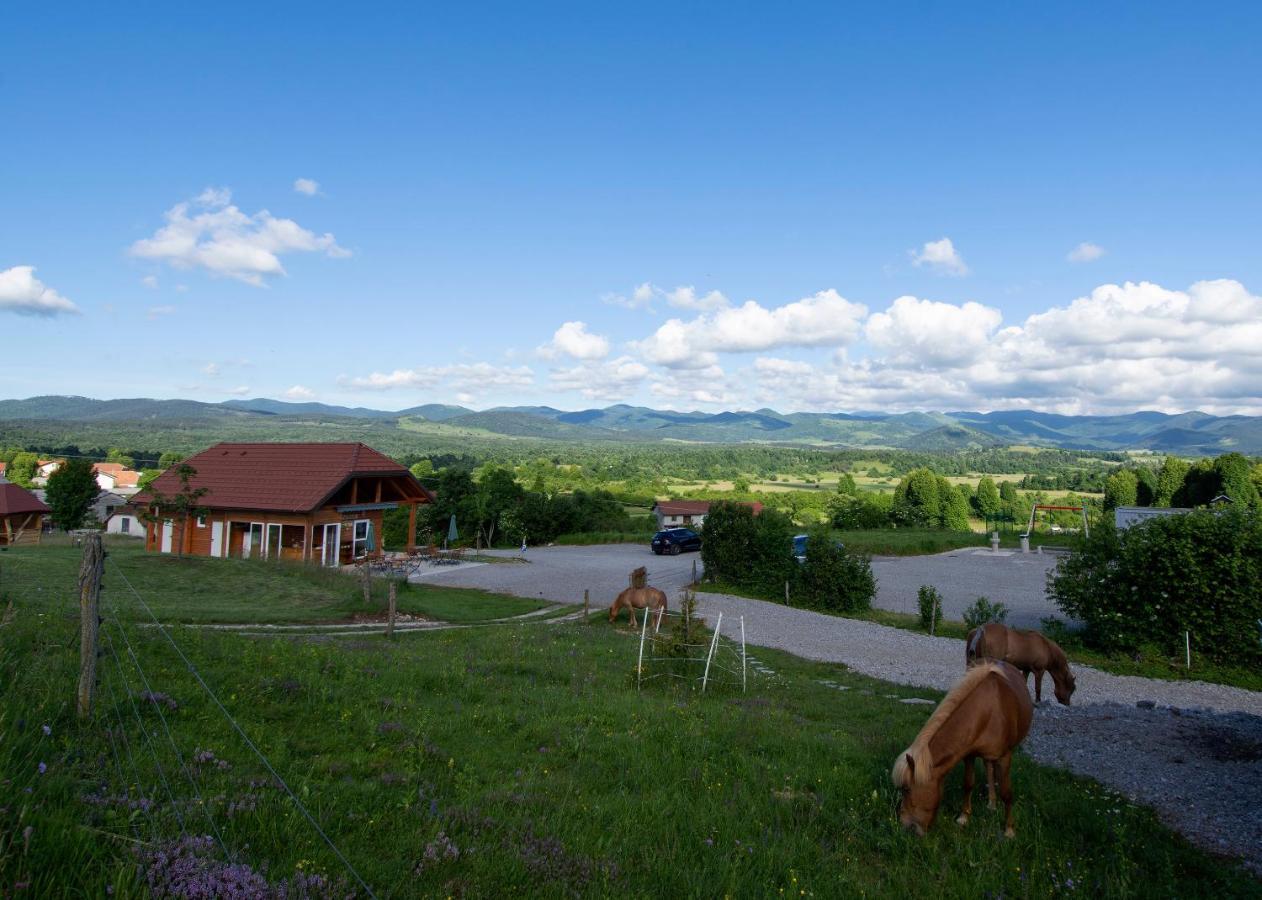 Camp The Sunrise Hill Hotel Pivka Eksteriør billede