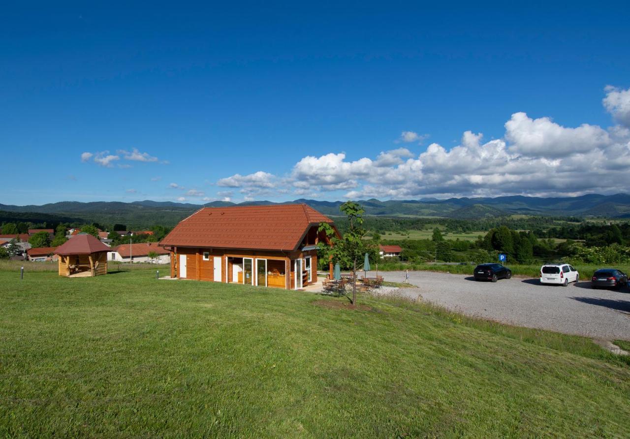 Camp The Sunrise Hill Hotel Pivka Eksteriør billede