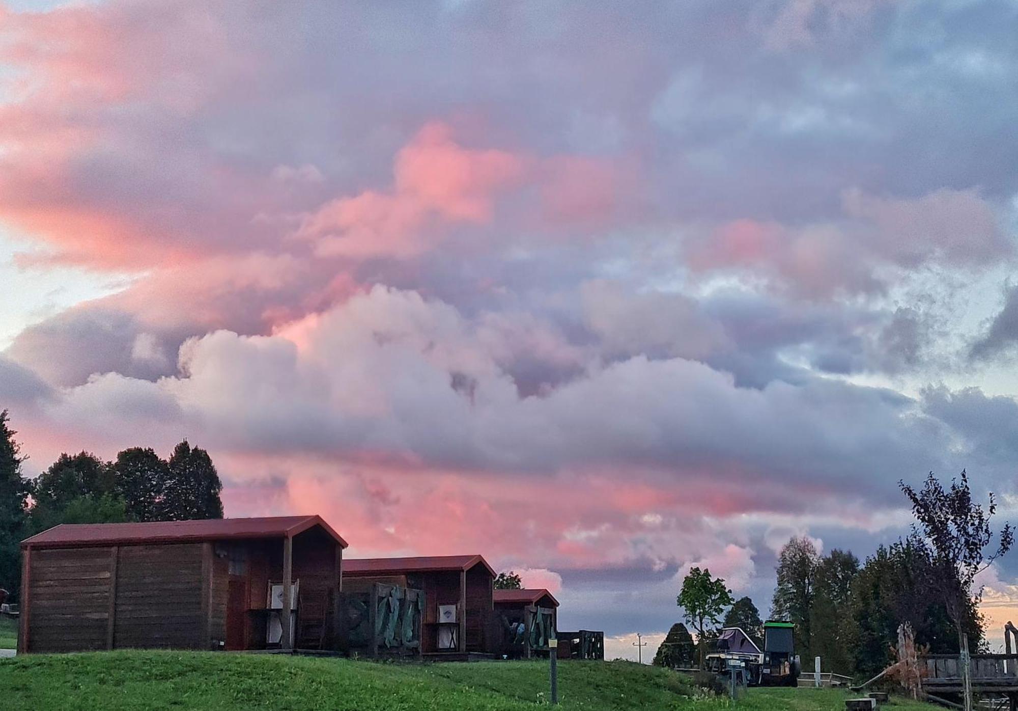 Camp The Sunrise Hill Hotel Pivka Eksteriør billede